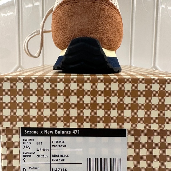 Sezane x New Balance Beige and Navy Sneakers - Picture 4 of 6